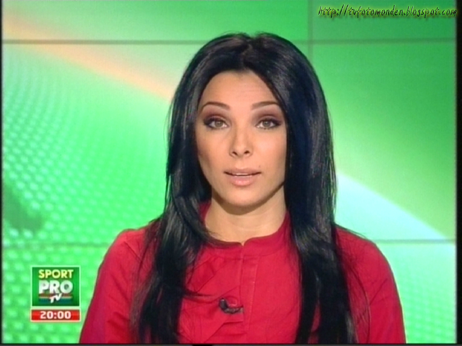 tv foto monden: Corina Caragea prezinta stirile din sport la Pro TV