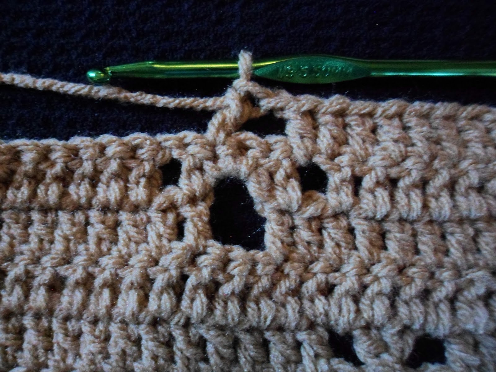 Meandering Paw Prints FREE Scarf Pattern