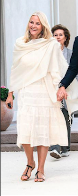Robe Burberry Prosurm / nus pieds Prada