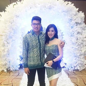Model Baju Batik Couple Modern Untuk Pesta Pernikahan