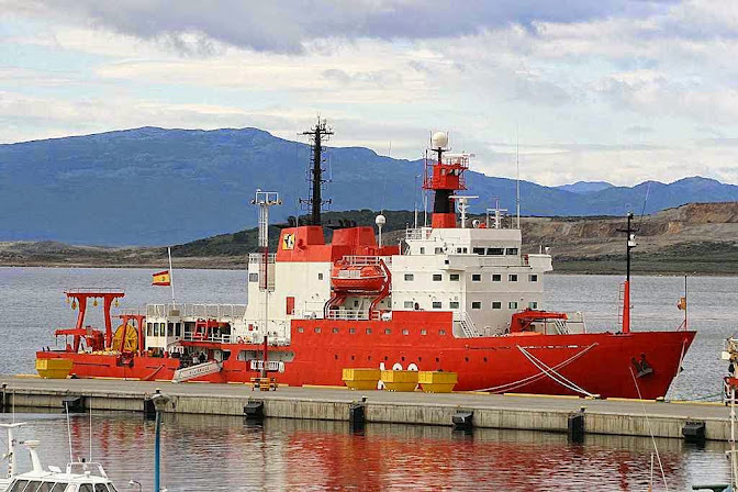 O barco oceanográfico 'Hespérides' foi posto a disposição pela Marinha espanhola
