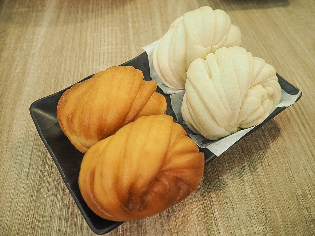 Mantou buns at Momma Kong's, Singapore