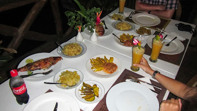 Kreolisches Essen mit Fisch auf La Digue