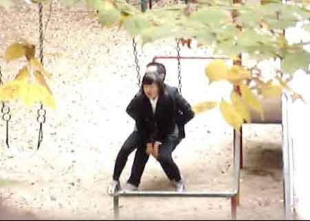 Pasangan ML di Ayunan