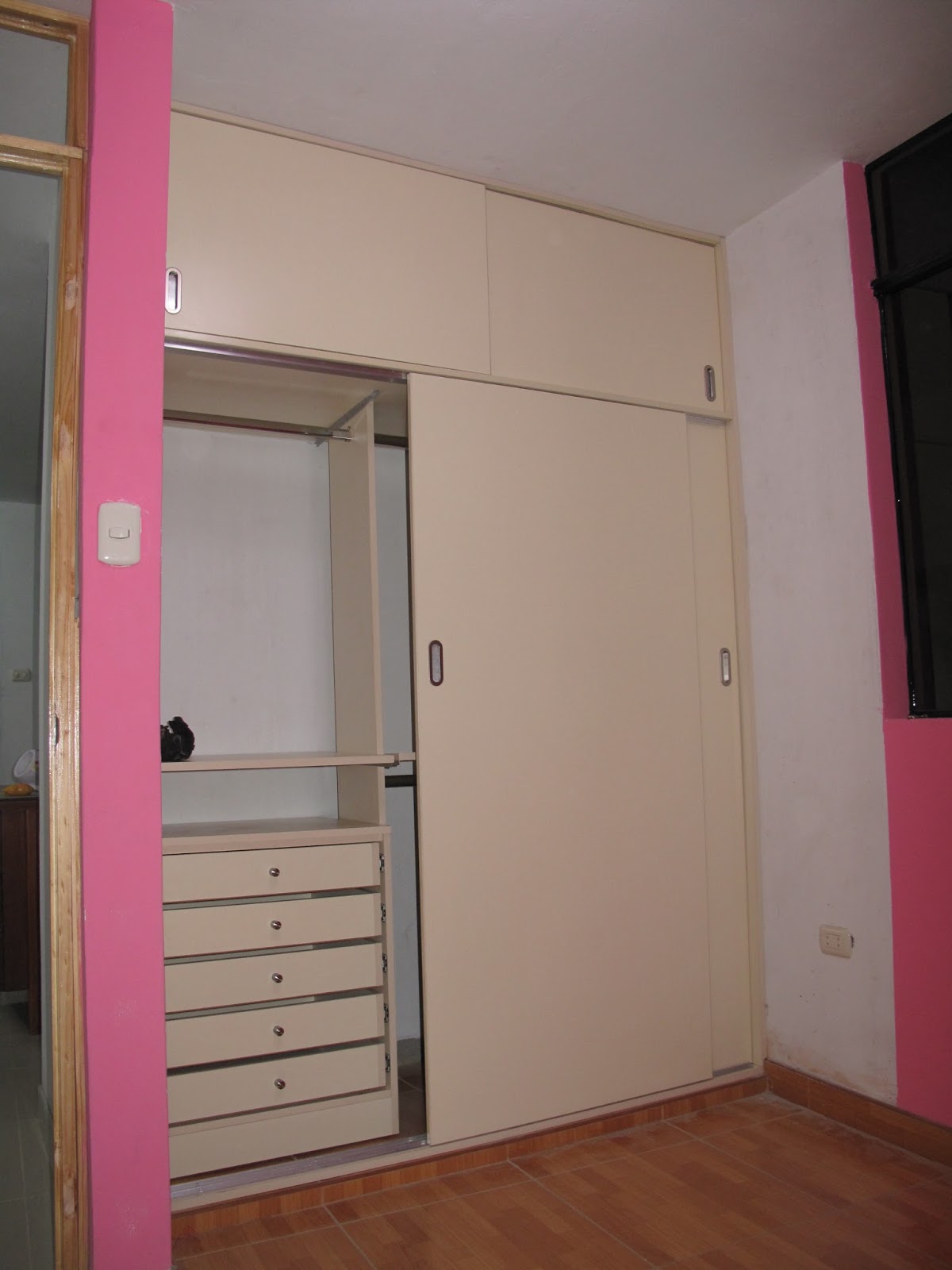 Espacios Organizados CLOSETS ROPEROS