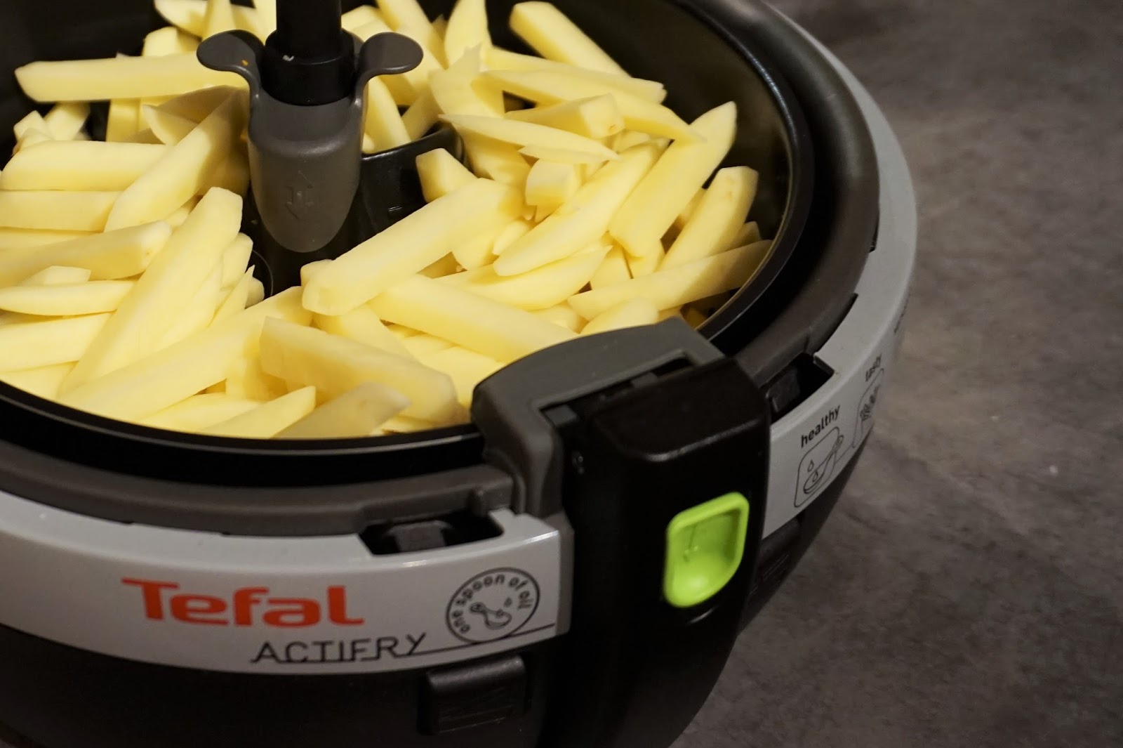 Healthy Fried Chips using the Tefal ActiFry Blonde Vision