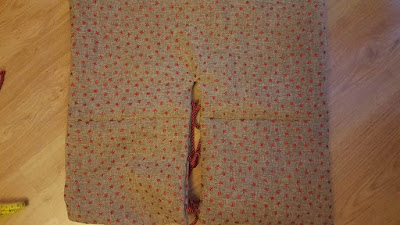 DIY Christmas tree skirt...from a table runner DIY Christmas tree skirt...from a table runner
