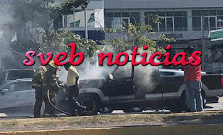Se incendia camioneta sobre bulevar Ruiz Cortines en Boca del Río
