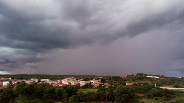 chuva%2Bem%2Bdesterro-Foto%2BD%25C3%25A1rio%2BCardoso