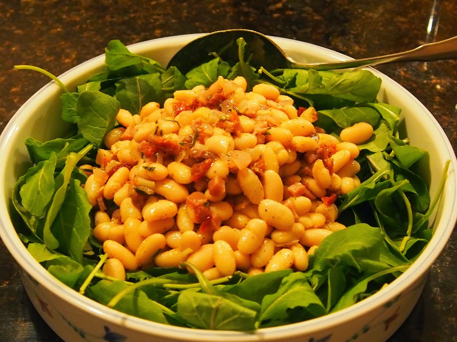 Arugula and white bean salad