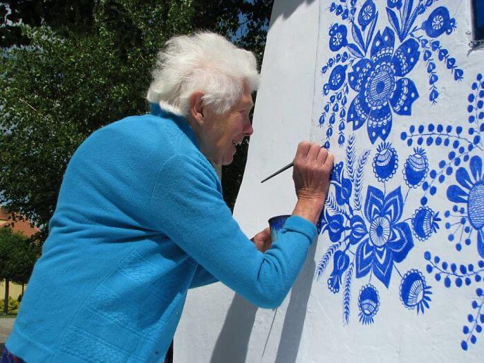 90-Year-Old Woman's Wall Painting Transforms A Small Czech Village Beautifully