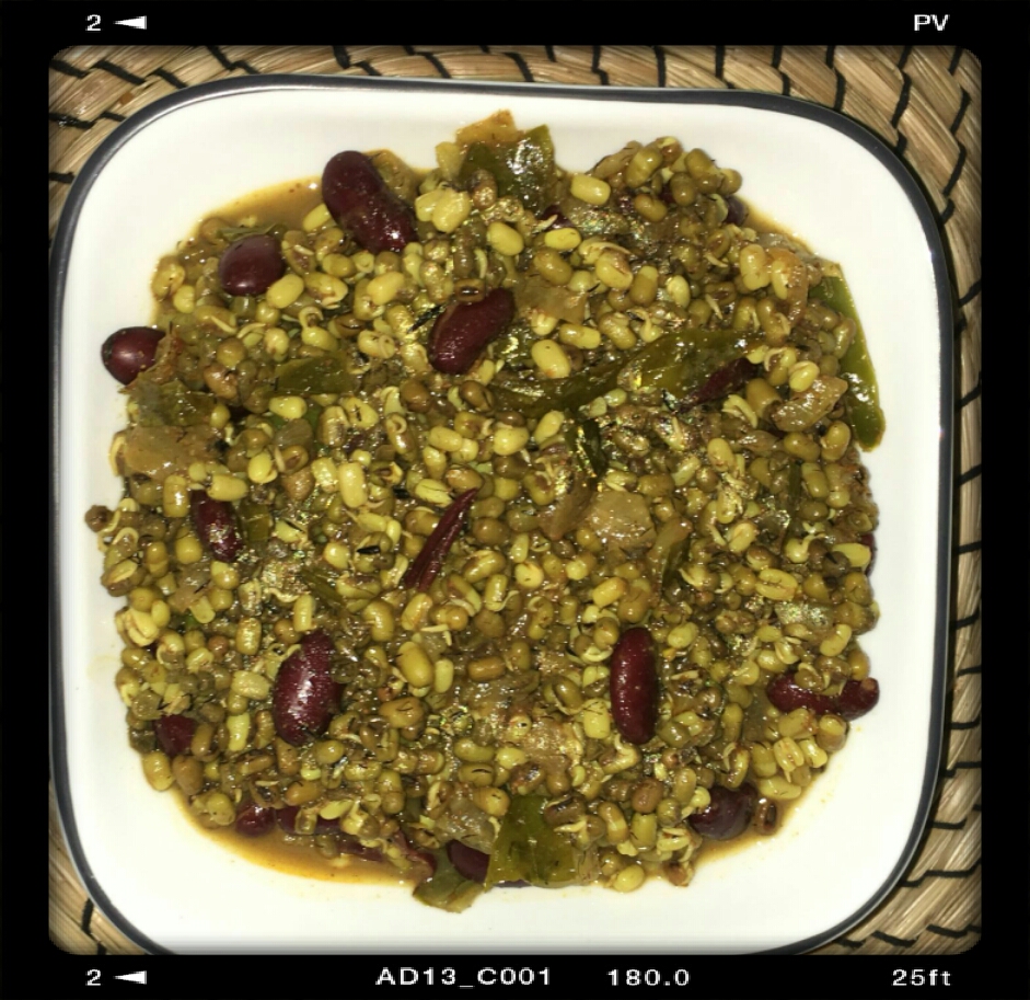 Happy Cooking Sprouted moong & black kidney beans mixed curry