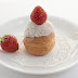 Kokos Profiteroles, kleiner Windbeutel mit Kokos-Creme