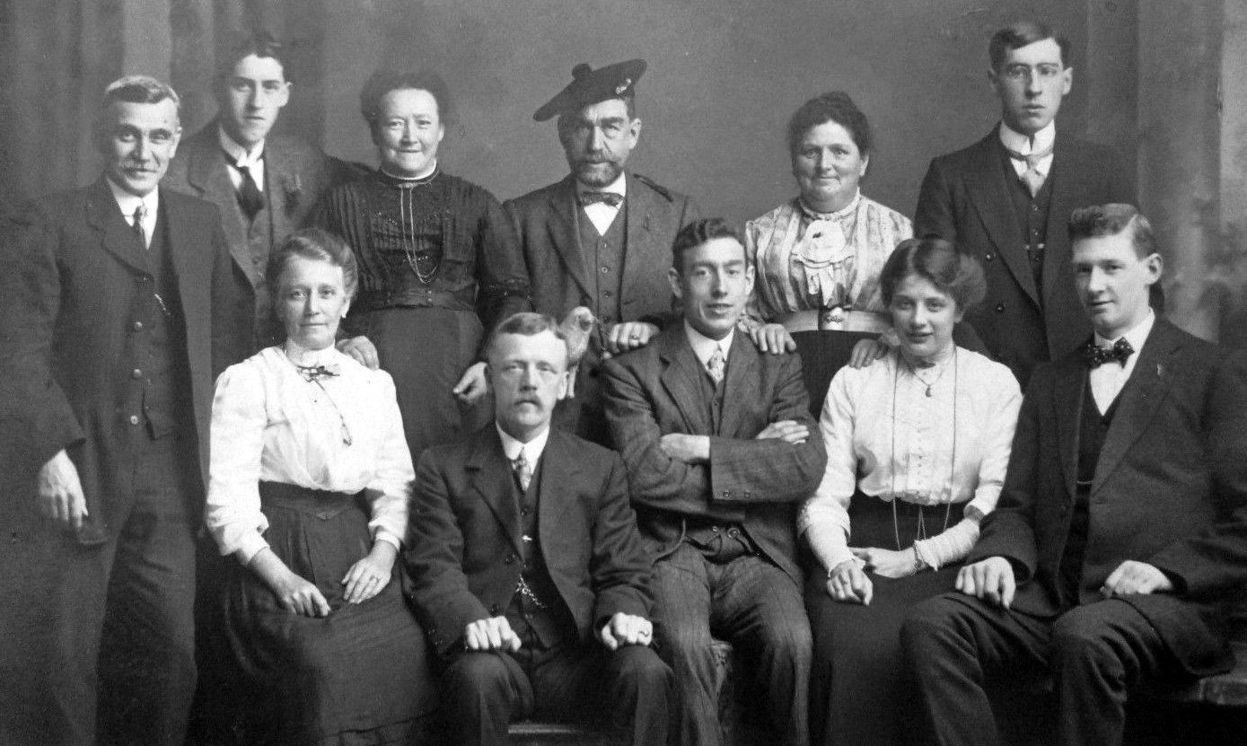 Tour Scotland Old Photograph Family Rothesay Scotland