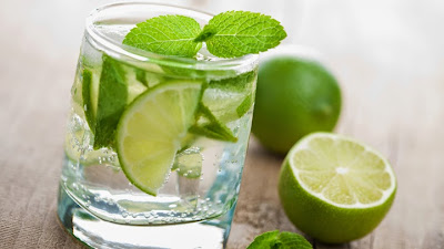 5 cách giảm mỡ bụng nhanh và hiệu quả cực đơn giản - uống nước chanh1