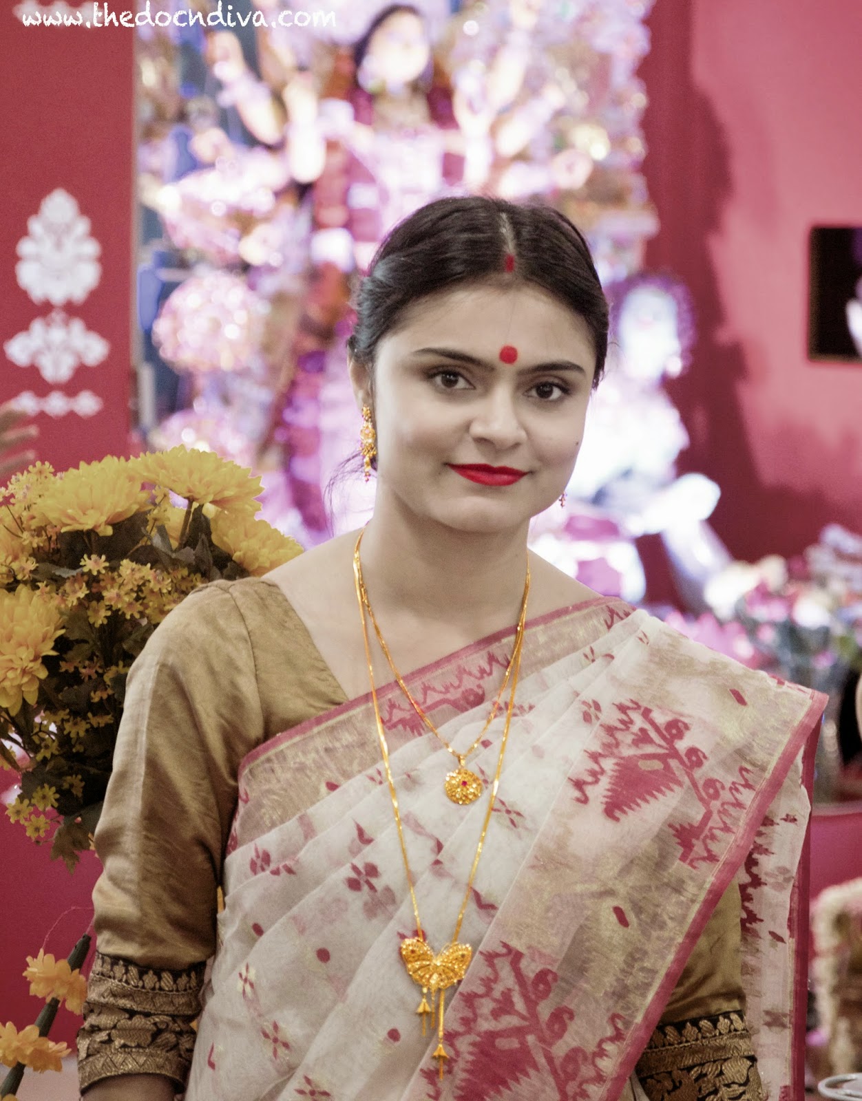 Exclusive White-Red Dhakai Jamdani Saree From Bangladesh