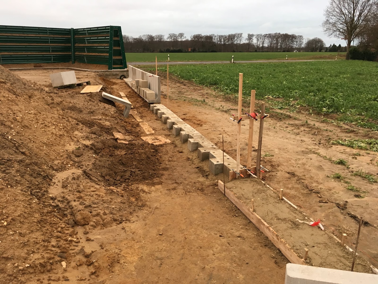 Hausbau Nadine, Max & Alex: Update L-Steine... Nach und nach kommen wir