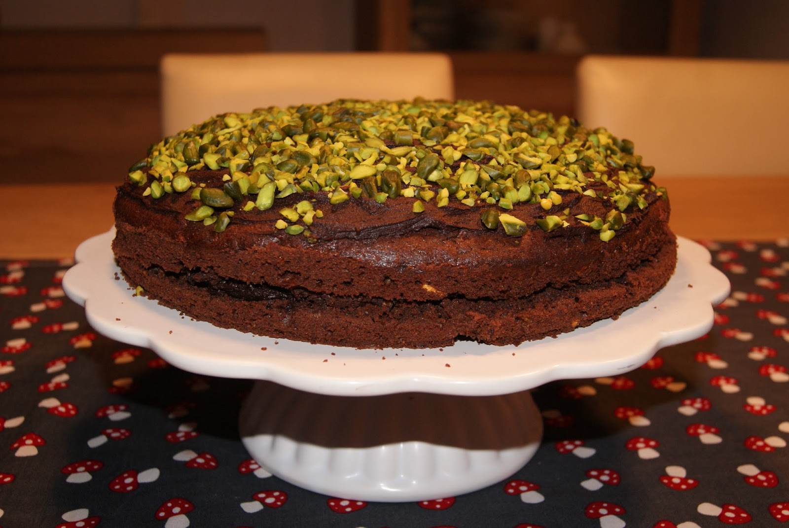 biscuit and buttercream: Pistazien-Schokobuttercremetorte