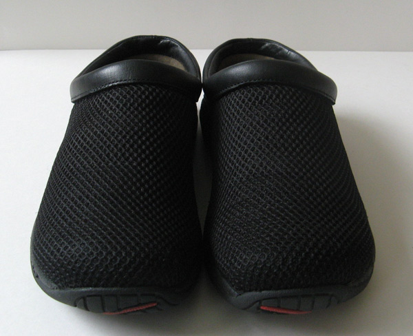 black merrell clogs