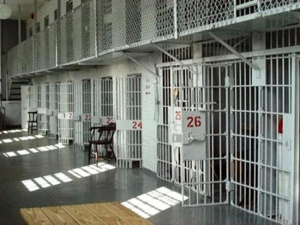«Ασφυξία» σε φυλακές χωρίς φύλακες