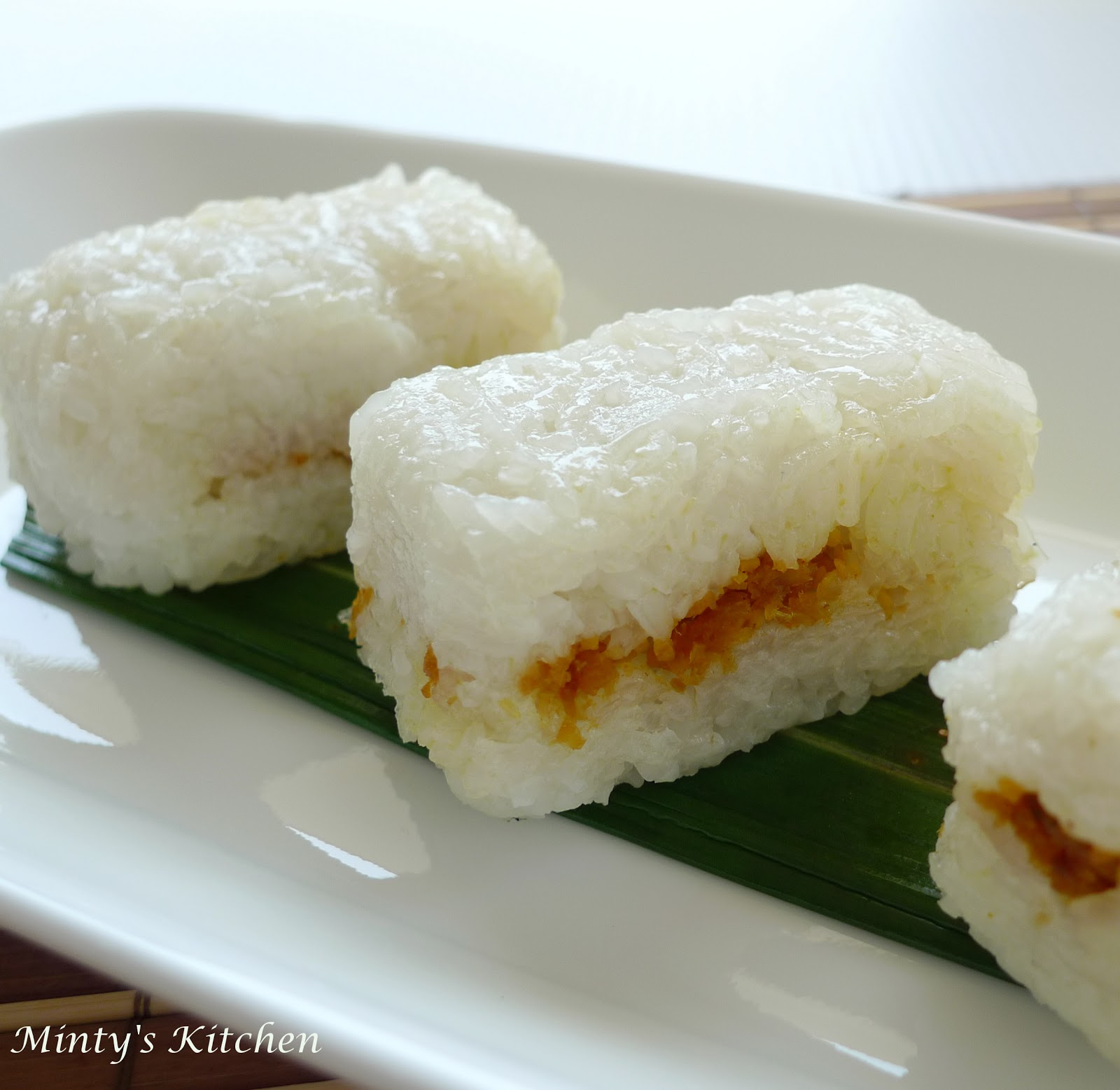 Minty's Kitchen: Spicy Glutinous Rice Rolls (Rempah Udang)