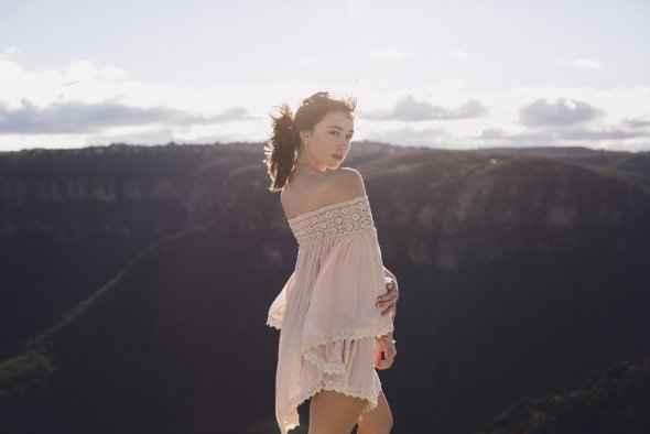 A bela modelo Kristina Srzich em ensaio fotográfico nas montanhas de Julia Trotti Julia Trotti arte fotografia fashion mulheres modelos beleza montanhas kristina srzich