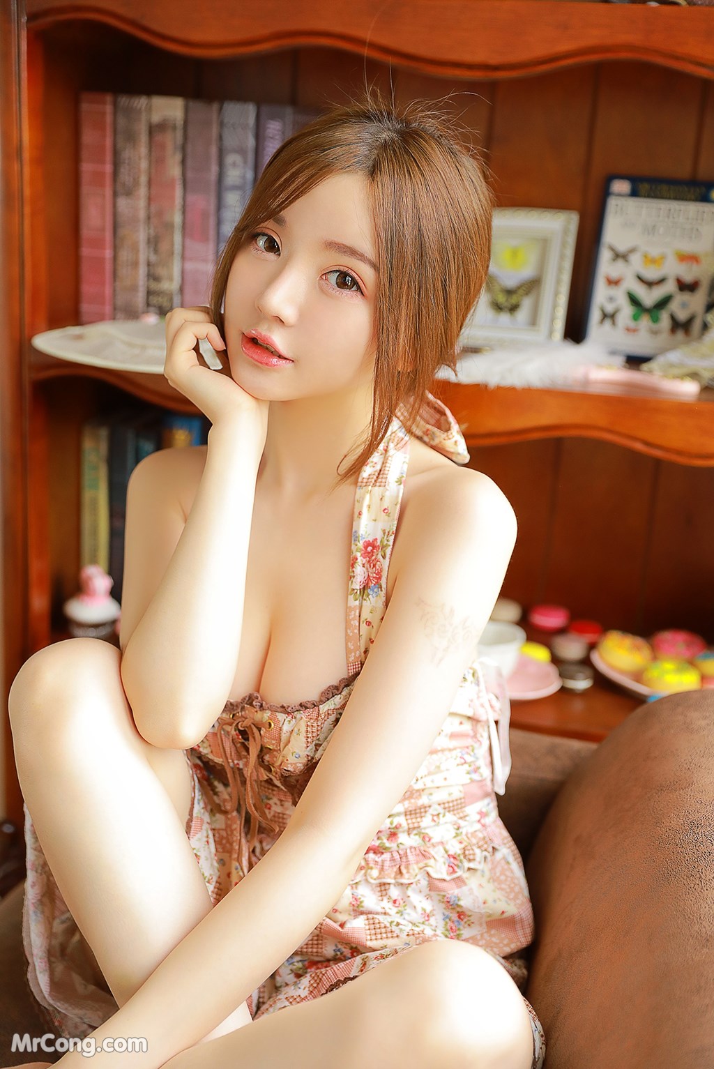 Dreaming about beautiful Mitina (麦提娜) posing in the living room (25 photos)