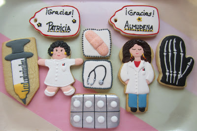 Galletas decoradas tema medico con doctora y enfermera