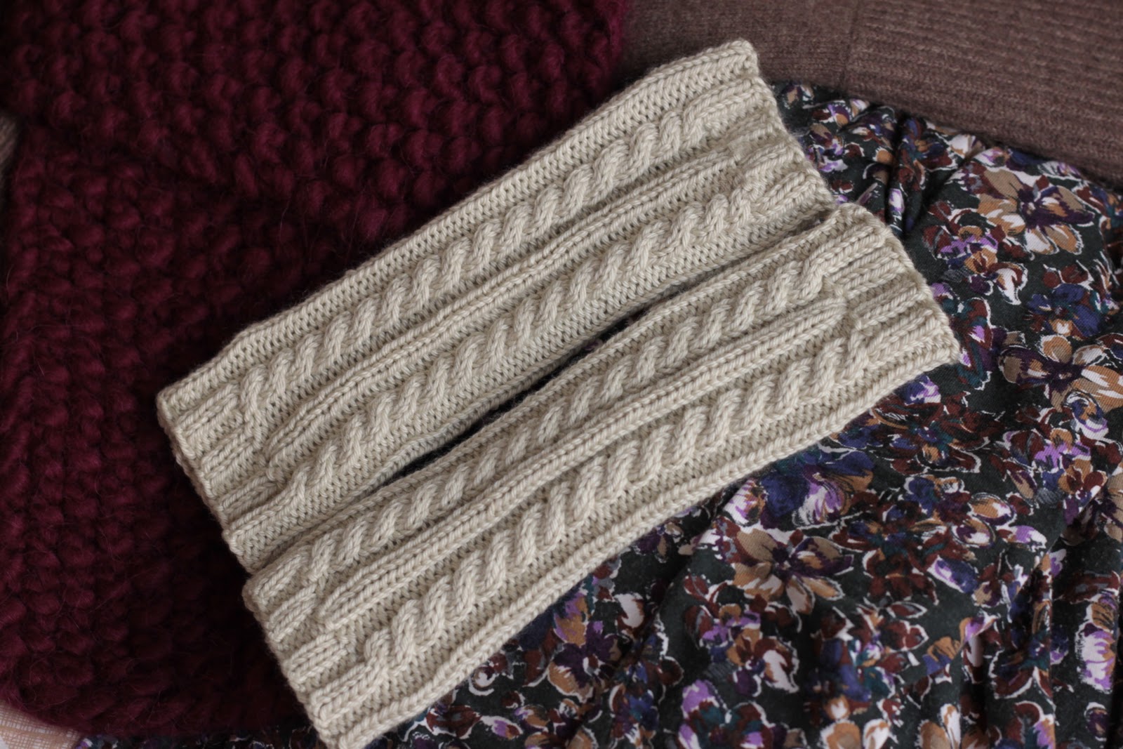 Free Knitting Patterns : Voodoo Wrist Warmers Pattern