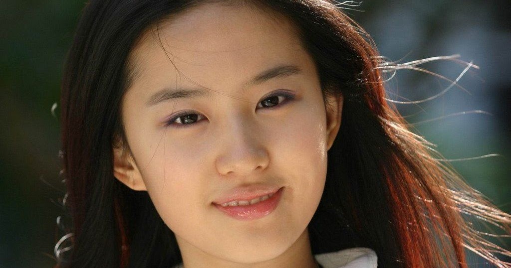Liu Yifei smile | CineHub