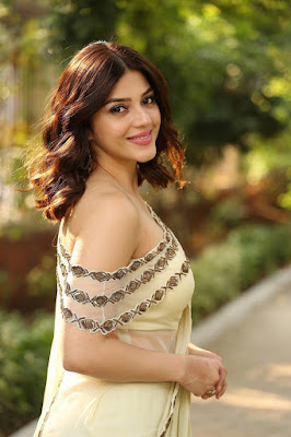Actress Mehreen Pirzada Stills at Entha Manchivaadavuraa Movie Interview Actress Mehreen Pirzada Stills at Entha Manchivaadavuraa Movie Interview