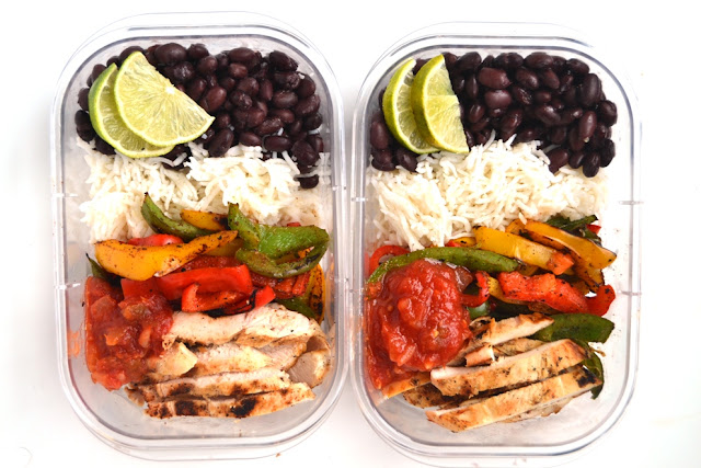 Chicken Fajita Meal Prep Bowls make the perfect quick lunch or dinner with flavorful grilled chicken and peppers, brown rice, black beans, salsa and limes! www.nutritionistreviews.com