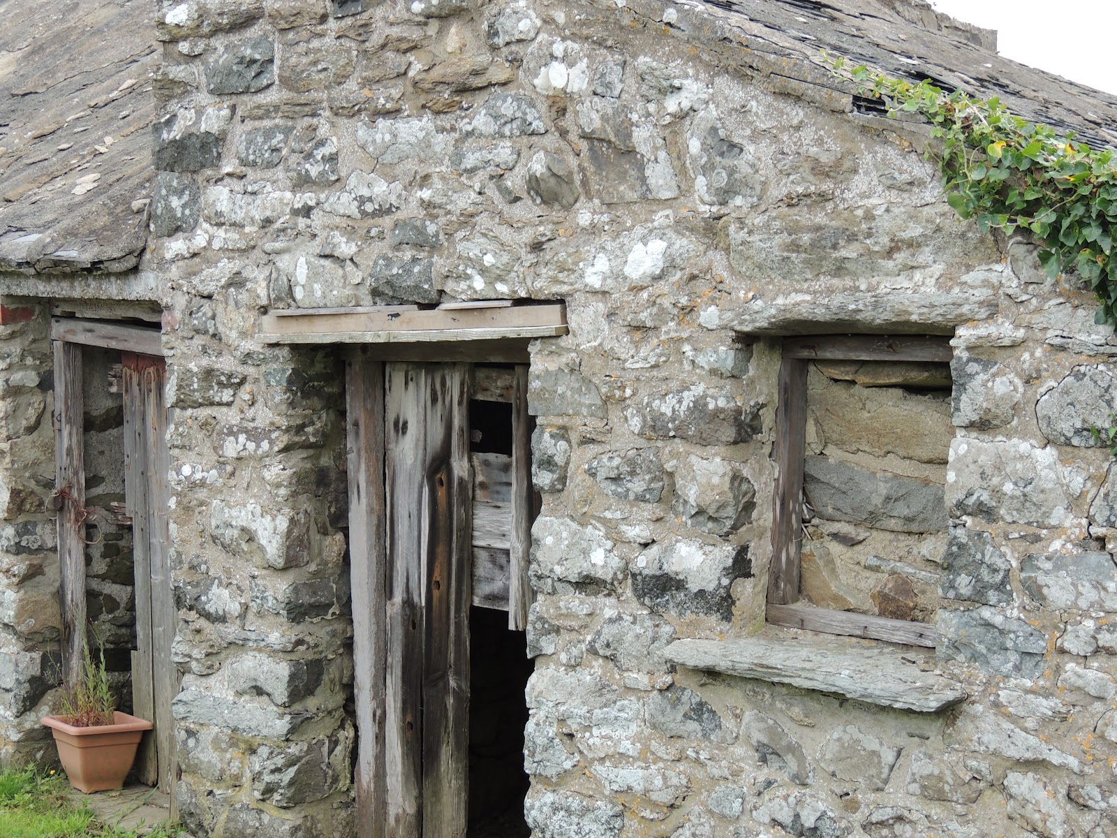 Pembrokeshire Lass Old Pembrokeshire Cottage