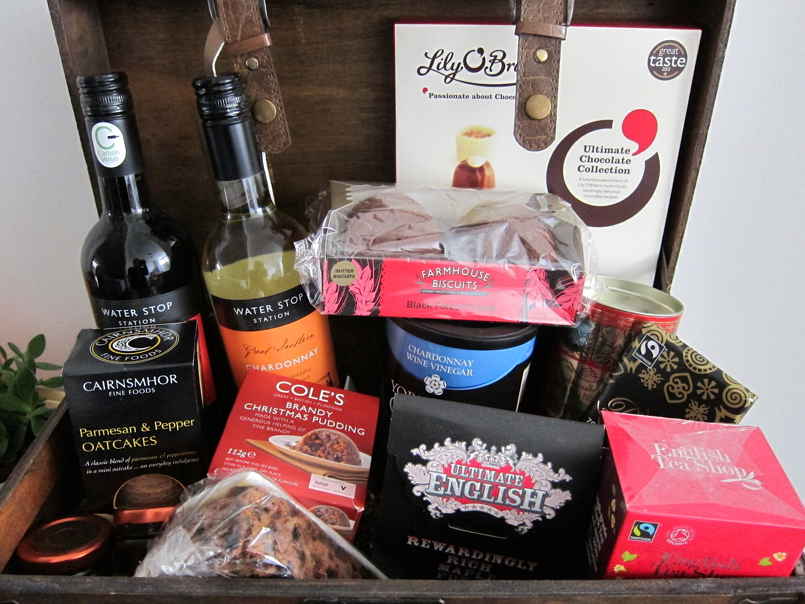 Prestige Hampers Explorer's Chest Luxury Hamper / LUCY LOVES TO EAT