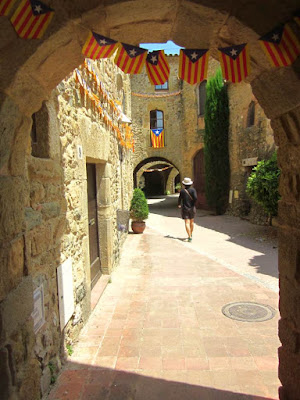 Pueblo Medieval de Monells en Catalunya