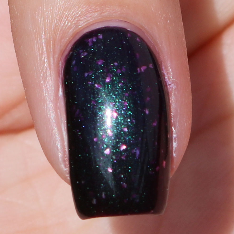 Emily de Molly Ever Sort After swatched by Olivia Jade Nails