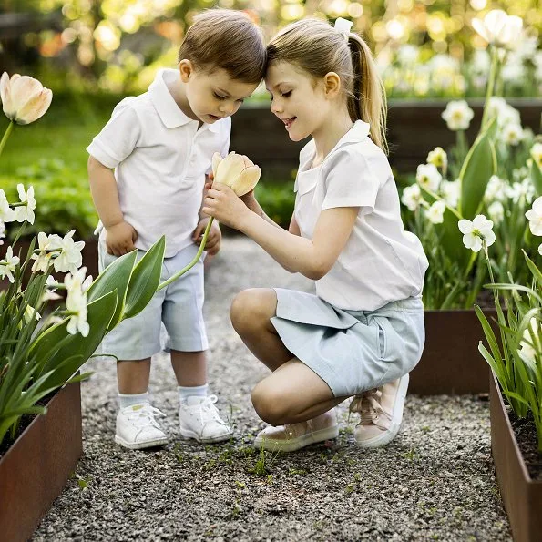 Released new photos of Princess Estelle and Prince Oscar, two of which are black and white, with the title Spring greeting from Haga at Haga Castle Park