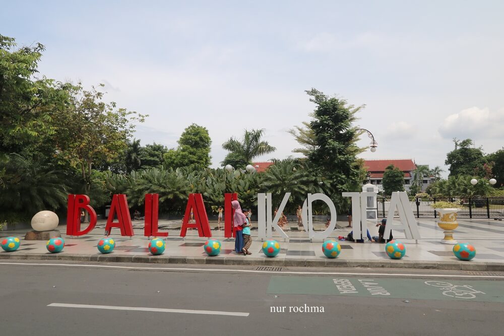 Taman Balai Kota Surabaya: Teduh, Asri dan Bersih
