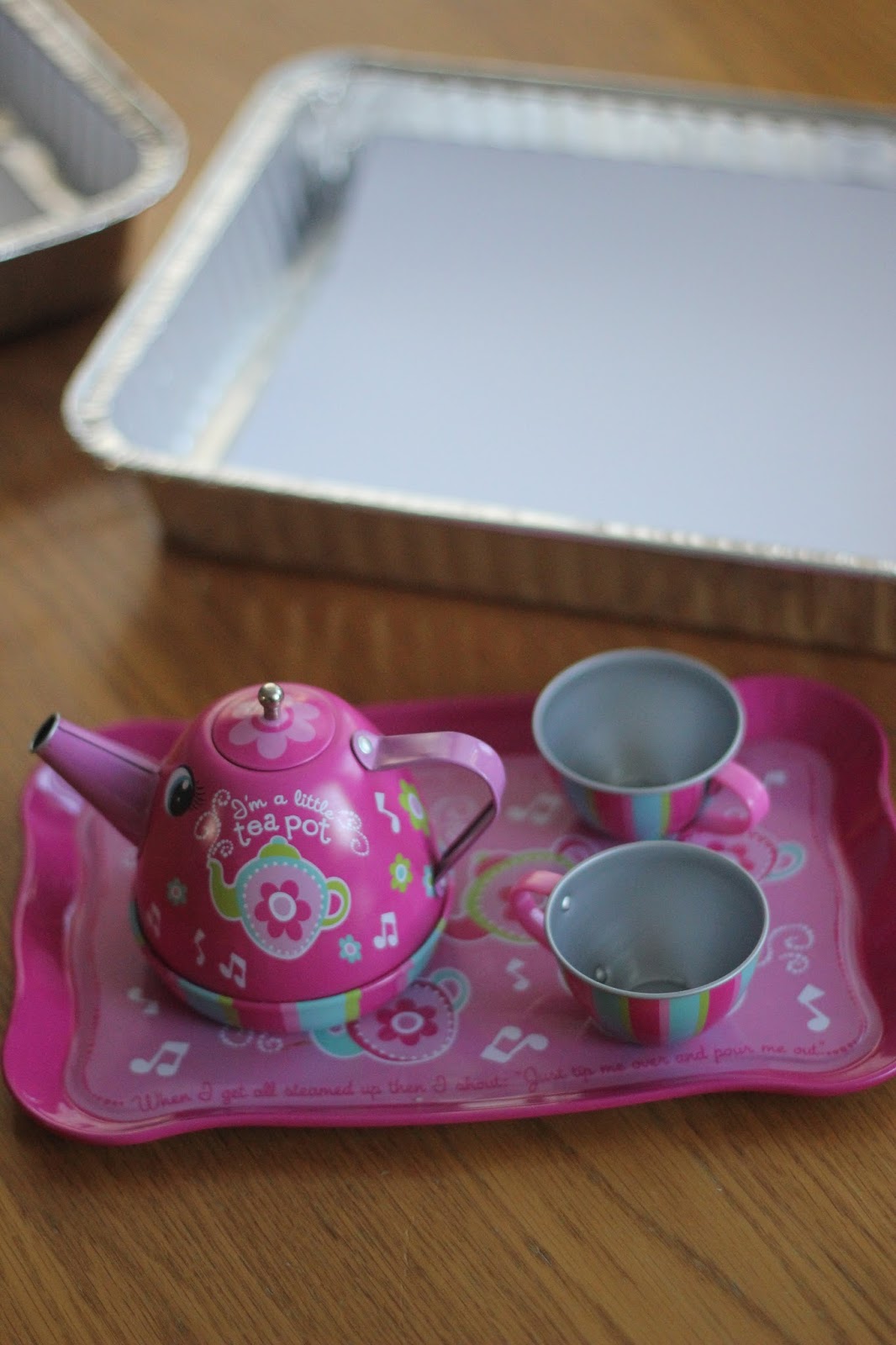 Toddler Approved! I'm A Little Teapot Pour Painting