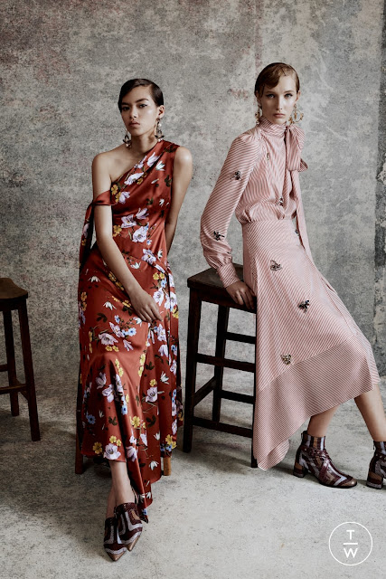 estilo, moda, estilo argentina, moda argentina, asesoramiento imagen hombres mujeres, asesora de imagen, asesoría imagen, orden placard, como vestir, personal shopper, escuela, imagen, moda, lifestyle, tendencias, tendencias argentina, moda y tendencias, noticias moda, construyendo estilo, noticias moda argentina, que se usa verano 2018, tendencias verano 2018 tendencias, primavera verano 18, moda, fashion, tendencia asimetrica, tendencia flores, tendencia transparencias, vestidos fluidos, off shoulders, pantalones extra largos, chanel, valentino, tendencia rayas