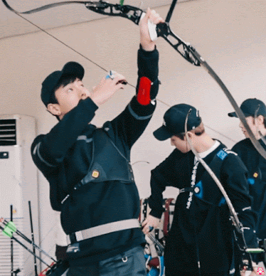 어깨랑 등빨 하나는 진짜 출중한 남돌.jpggif (약후방주의?) | 인스티즈