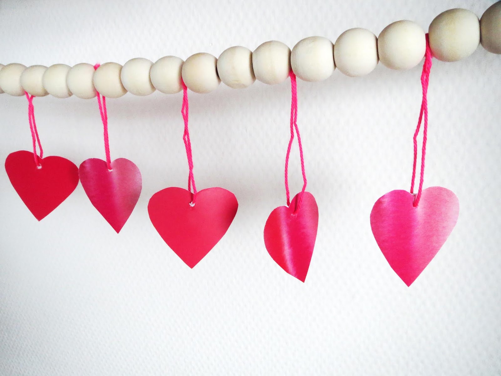 Ideas and Inspirations: DIY Valentins-Herz-Girlande * Valentine´s red