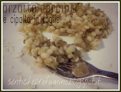Orzotto carciofi e foglie di cipolle fresche Orzotto carciofi e foglie di cipolle fresche