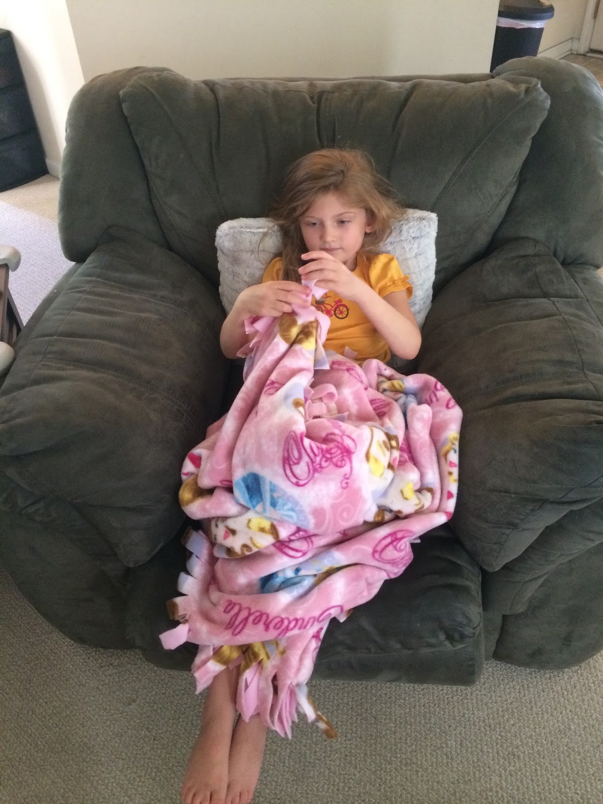 manda made it Project Linus Fleece No Sew Blanket