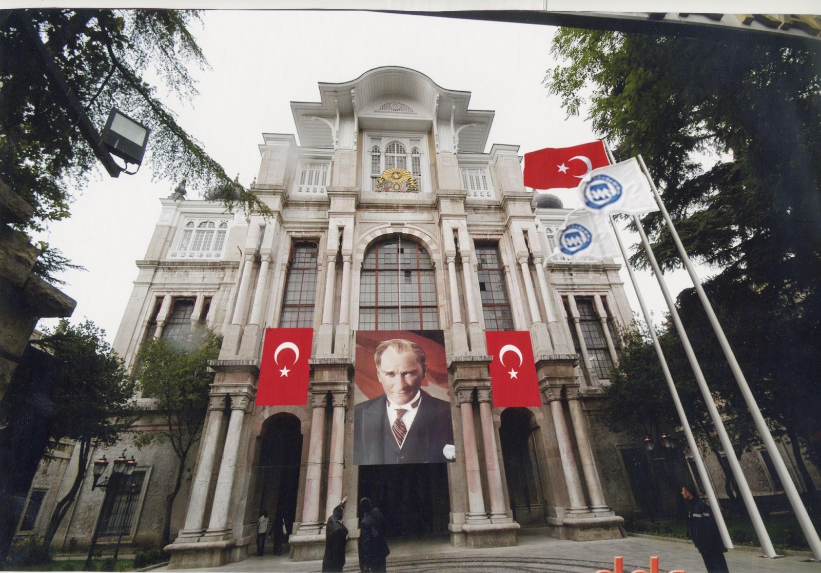 Hukuk fakültesi. Hazır bulunma Hukuk fakültesi. Hazır bulunma