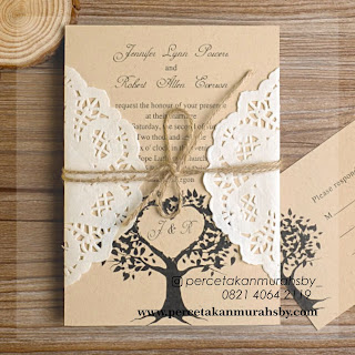 undangan rustic http://www.percetakanmurahsby.com/2018/12/contoh-undangan-pernikahan-simple-elegan-murah-082140642119.html