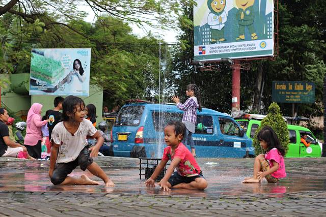 Fotografi Jalanan Itu Kerjaannya Orang Yang Kurang Kerjaan Fotografi Jalanan Itu Kerjaannya Orang Yang Kurang Kerjaan