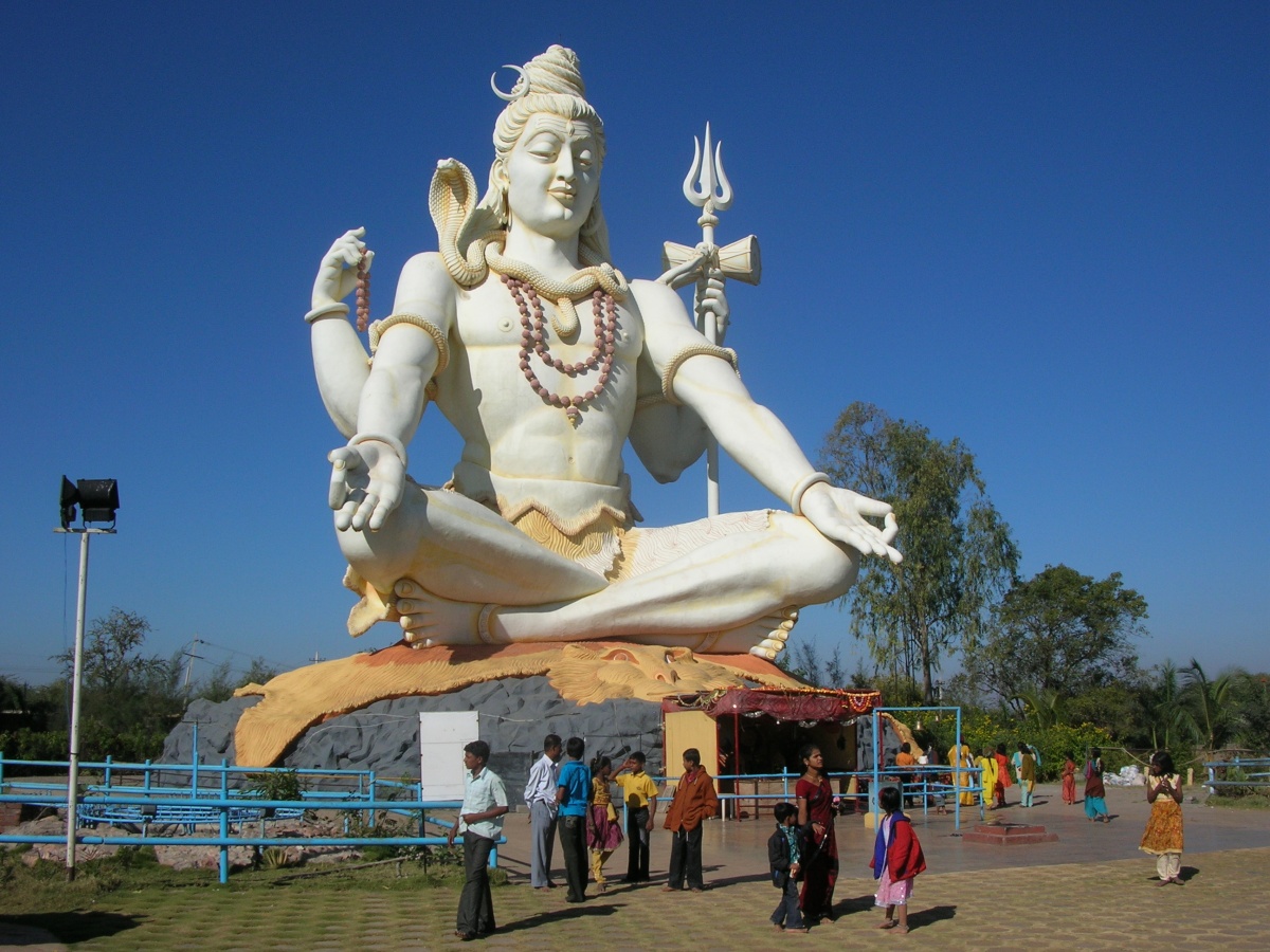 Journeys across Karnataka: Giant Eshwara statue, Shiv Giri, Bijapur