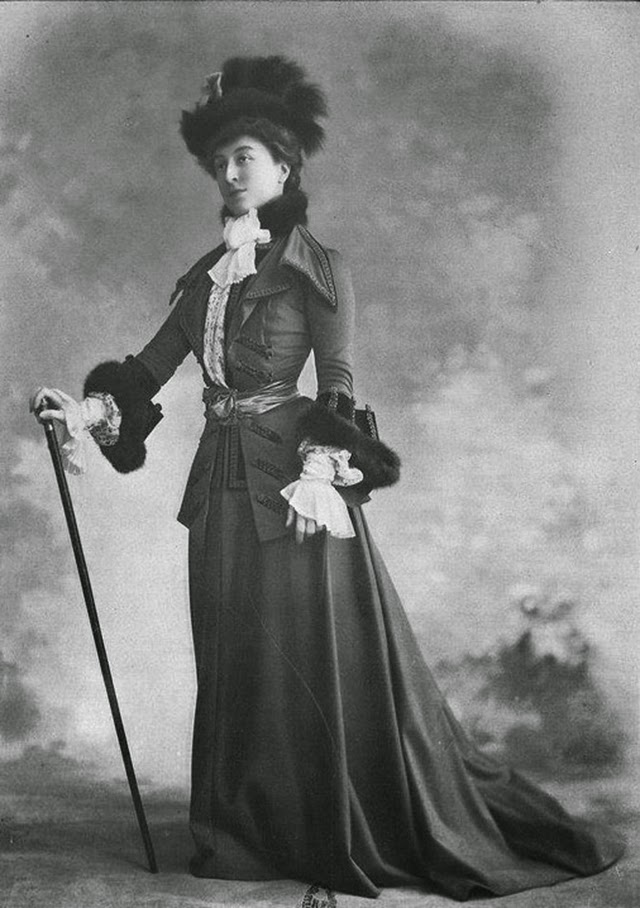 26 Vintage Photos Show Beautiful Parisian Women's Fashion From the