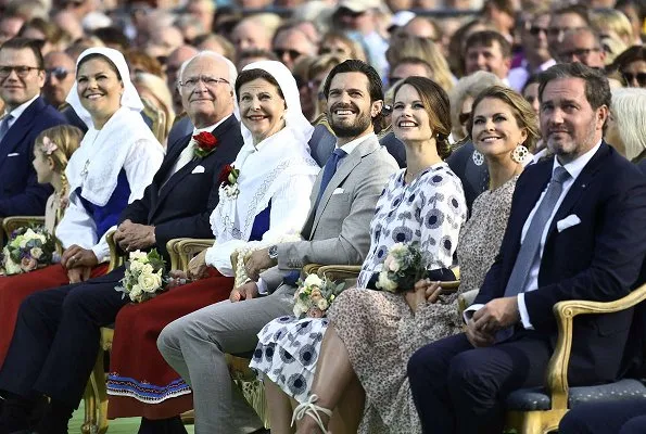 Queen Silvia, Crown Princess Victoria, Prince Daniel, Princess Estelle, Prince Carl Philip, Princess Sofia, Princess Madeleine and Christopher O'Neill